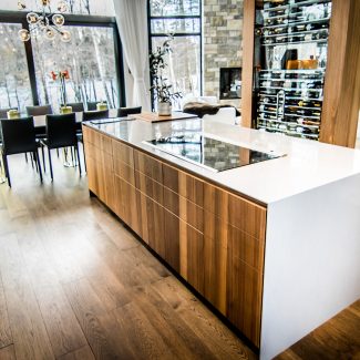 Modern kitchen with built-in cabinets and a white central island in a chic and elegant room.