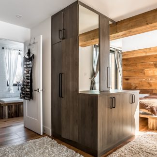 Creation of a spacious wardrobe in a modern house.
