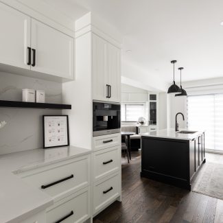 Modern white Kitchen tastefully and elegantly designed by Ateliers Jacob.