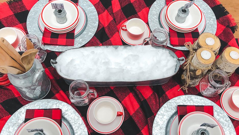 Table dressée et décorée sur le thème du temps des sucres.