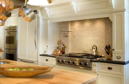 Spacious kitchen with custom-made furniture in harmony with traditional architecture.