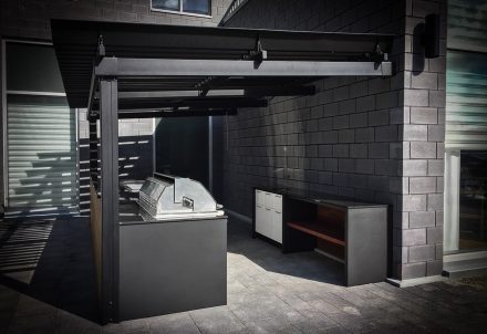 Intérieur remarquable d'un espace commercial spacieux.