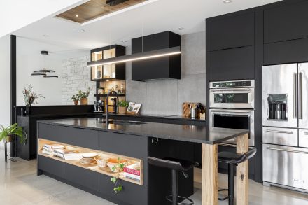 Elegant and modern design of a spacious kitchen on Chemin des Grives.