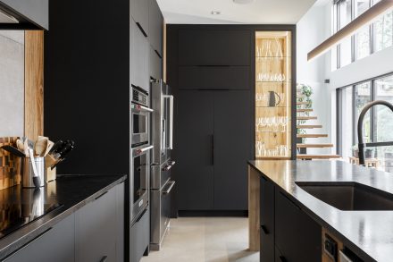 Beautiful modern Kitchen with clean lines and refined lighting.