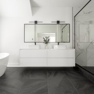 Arrangement of a modern bathroom in a bright and cozy room.