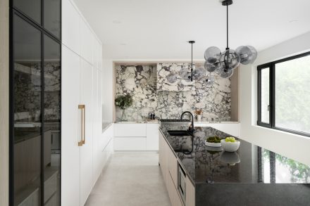 White cabinets with ajustable shelves for diverse storage.