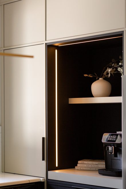 A coffee corner in an Ateliers Jacob kitchen.