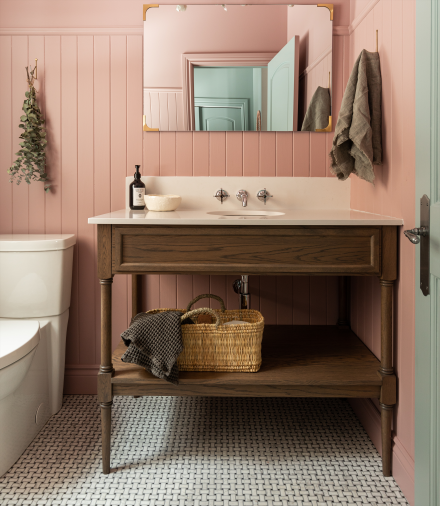 Salle de bain Ateliers Jacob rose avec du bois