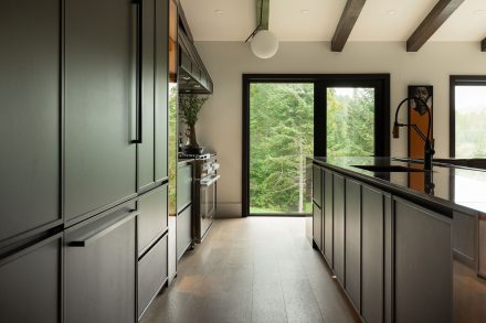 Ateliers Jacob - Contemporary and sleek kitchen design.