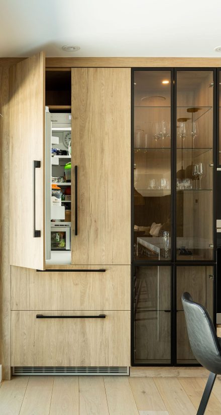 Meuble de cuisine design dans une belle maison moderne.