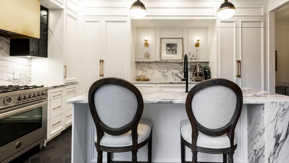 White kitchen Ateliers Jacob inspired by Paris